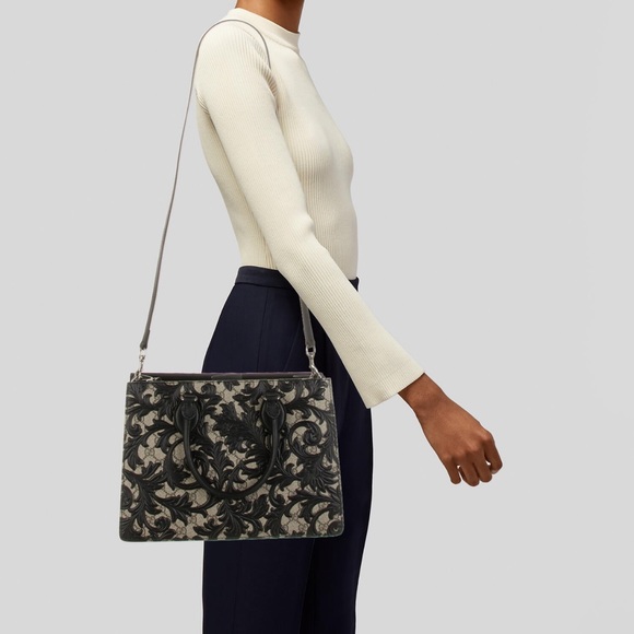 Gucci Arabesque Black GG Supreme Tote Handbag - Picture 3 of 5